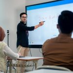 Kehidupan Mahasiswa Semester Akhir: Realita, Tantangan, dan Cara Bertahan Hingga Lulus